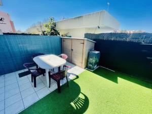 Fotografia z galérie ubytovania Appartement 6 pers. - Proche port et plage avec terrasse & parking privé - Cap d'Agde - FR-1-723-68 v destinácii Cap d'Agde