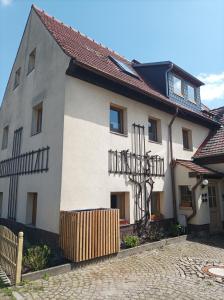 a white house with a brown roof at Doppelzimmer Dresden - Wilschdorf Monteurunterkunft in Dresden