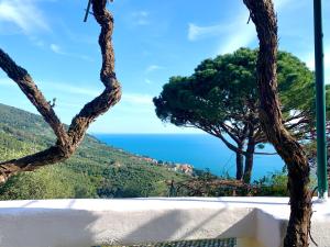 a view of the ocean from a villa at Casa Møjn in Lerici