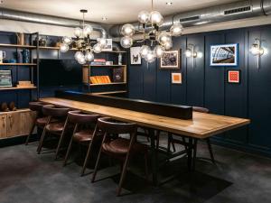 Telewizja i/lub zestaw kina domowego w obiekcie ibis Amsterdam Centre