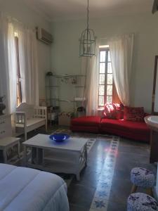 a living room with a red couch and a table at rincones con encanto 