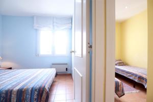Posteľ alebo postele v izbe v ubytovaní Amplio Apartamento Bahia II