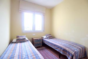 Posteľ alebo postele v izbe v ubytovaní Amplio Apartamento Bahia II