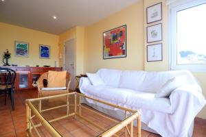 Posedenie v ubytovaní Amplio Apartamento Bahia II