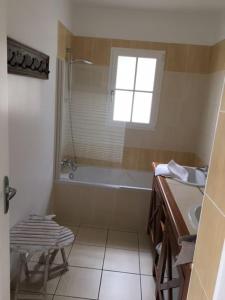 Ένα μπάνιο στο Gite avec piscine privative