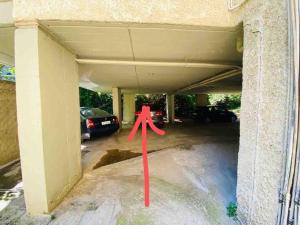 Fotografija v galeriji nastanitve 520爱琴海公寓，欧式豪华装修，有电梯，地铁站旁，大露台，免费停车位，宽敞2间房，可做饭，舒适淋浴 v Atenah