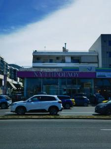 Fotografija v galeriji nastanitve 520爱琴海公寓，欧式豪华装修，有电梯，地铁站旁，大露台，免费停车位，宽敞2间房，可做饭，舒适淋浴 v Atenah