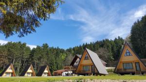 a row of cottages in a forest at Catunul din Podei A-Frame in Dragoslavele