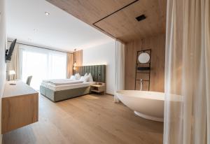 Hotel Stadler am Attersee客房内的一张或多张床位