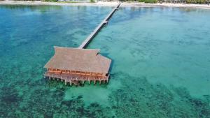 uma ilha na água com um edifício nela em Pongwe Bay Resort em Pongwe