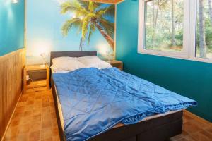 Urlaub im Bungalow mitten im Wald客房内的一张或多张床位
