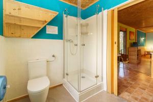 Urlaub im Bungalow mitten im Wald的一间浴室