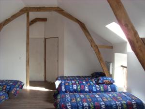 a bedroom with a bed in a attic at Gite Clos Robin in Torcé-en-Charnie