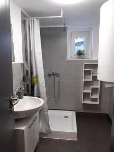 Koupelna v ubytování Mátrai5Vendégház + 26 fotografií