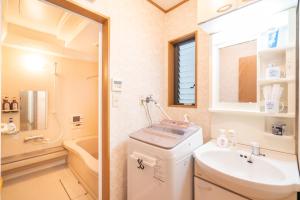 a bathroom with a sink and a toilet at HANAMIKAKU-shinjuku/akihabara/asakusa/ginza/tokyo/narita/haneta Japanese House 100㎡ in Tokyo