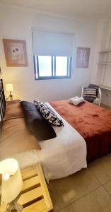 a bedroom with a large bed in a room at ALMar We Go! Habitaciones privadas en Alcalá - Private Rooms - Pièces privées - Stanza privata in Alcalá