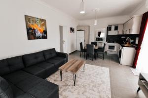 Кухня или мини-кухня в Luxuriant Houses Kyrenia
