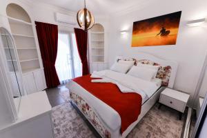 Кровать или кровати в номере Luxuriant Houses Kyrenia