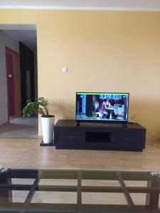 a flat screen tv sitting on a stand in a living room at Apartament do wynajęcia in Olecko