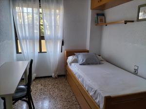 Posteľ alebo postele v izbe v ubytovaní Piso Centro María Aire-Wifi