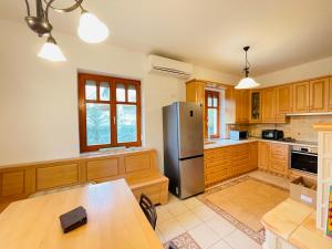 A kitchen or kitchenette at Golden Bridge Deluxe Home - 4BR, terrace, bar, privat pool, grill, pet friendly