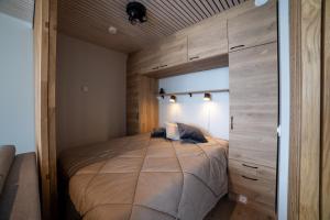 Postel nebo postele na pokoji v ubytování Marina Resort B2