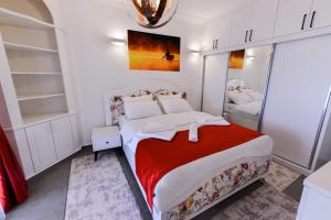 Кровать или кровати в номере Luxuriant Houses Kyrenia