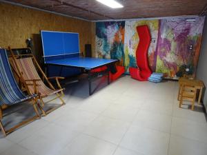 a room with a ping pong table and chairs at Kustverhuur, Dorpswoning Breskens, Boulevard 15 in Breskens