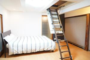 Voodi või voodid majutusasutuse Luxury Japanese Villa with Garden Near Kansai Airport & Premium Outlets 和風庭園豪邸 toas