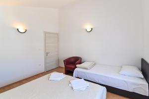 Postel nebo postele na pokoji v ubytování Apartments Andrea I