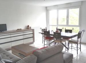 Posezení v ubytování Chambre #3 dans appartement partagé - Proche des Vosges