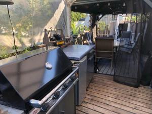 Część wypoczynkowa w obiekcie Mobile Home, Camping Le Dattier, Fréjus, South of France