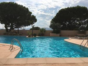 Basen w obiekcie Mobile Home, Camping Le Dattier, Fréjus, South of France lub w pobliżu