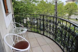 a balcony with a table and chairs and a fence at Hotel Casa Italia in Calafat