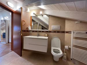 Łazienka w obiekcie Studio Apartments Baia Azzurra 7