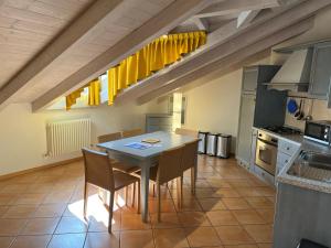 Kuchnia lub aneks kuchenny w obiekcie Studio Apartments Baia Azzurra 7