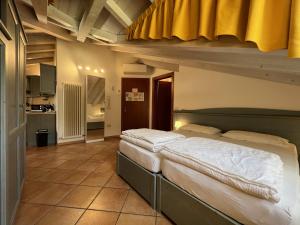 Posteľ alebo postele v izbe v ubytovaní Studio Apartments Baia Azzurra 7