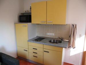 Kuchyň nebo kuchyňský kout v ubytování Ferienwohnung Familie Zornow + 6 fotografií