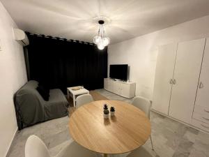 Fotografia z galérie ubytovania Charmant Appartement à 100m des plages de Juans les pins - Idéale famille v destinácii Antibes + 2 fotografie