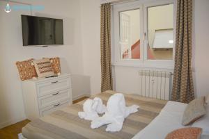 A bed or beds in a room at Ostia Holiday Acton