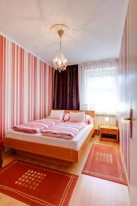 Posteľ alebo postele v izbe v ubytovaní Hilda Vendégház Hévíz + 21 fotografií