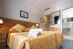 Postel nebo postele na pokoji v ubytování Hotel Sabbie d'Oro