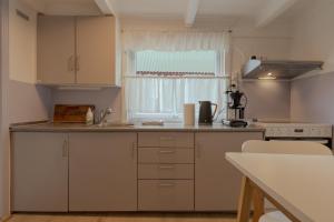 Kuchyň nebo kuchyňský kout v ubytování Cozy Cottage / 3BR / Hiking / Nature