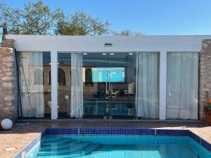 The swimming pool at or close to VILLA ZAHR'ALI