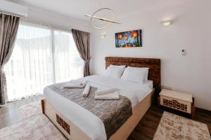 Кровать или кровати в номере Luxuriant Houses Kyrenia