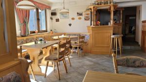 Restaurace v ubytování Waldpension Am Köpfchen + 14 fotografií