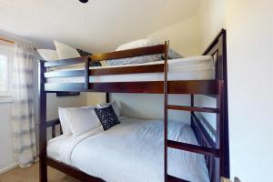 a couple of bunk beds in a room at 112 Birchview Trail in Blue Mountains