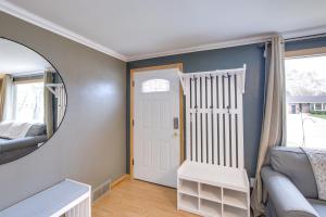 Fotografie z fotogalerie ubytování Bright Algoma Home 1 Mi to Lake Michigan! v destinaci Algoma