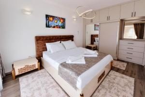 Кровать или кровати в номере Luxuriant Houses Kyrenia