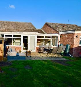 a house with chairs and a table in the yard at Great Bentleys Great Retreat in Great Bentley